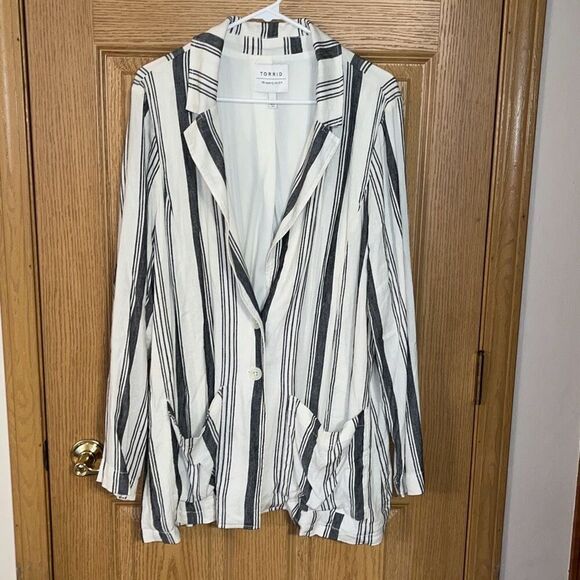 Torrid Striped 2 Button Linen Blend Blazer 2X - Picture 2 of 6